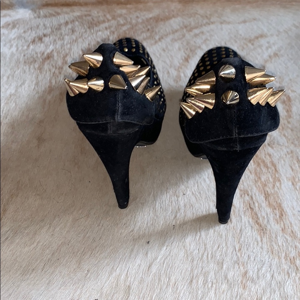 Shoes - Picture 4 of 5
